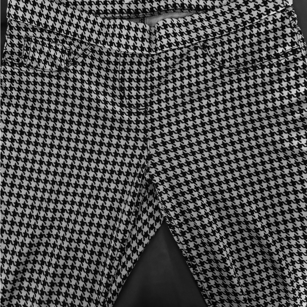 NO BOUNDARIES B/W LEGGINGS